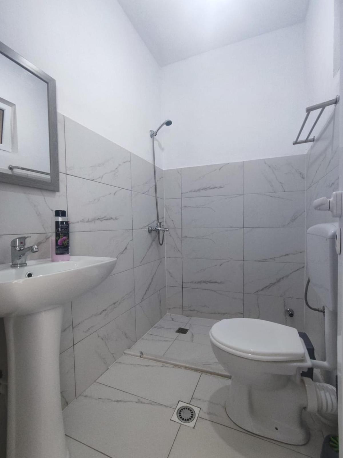 Roleo Guest House Lini Εξωτερικό φωτογραφία