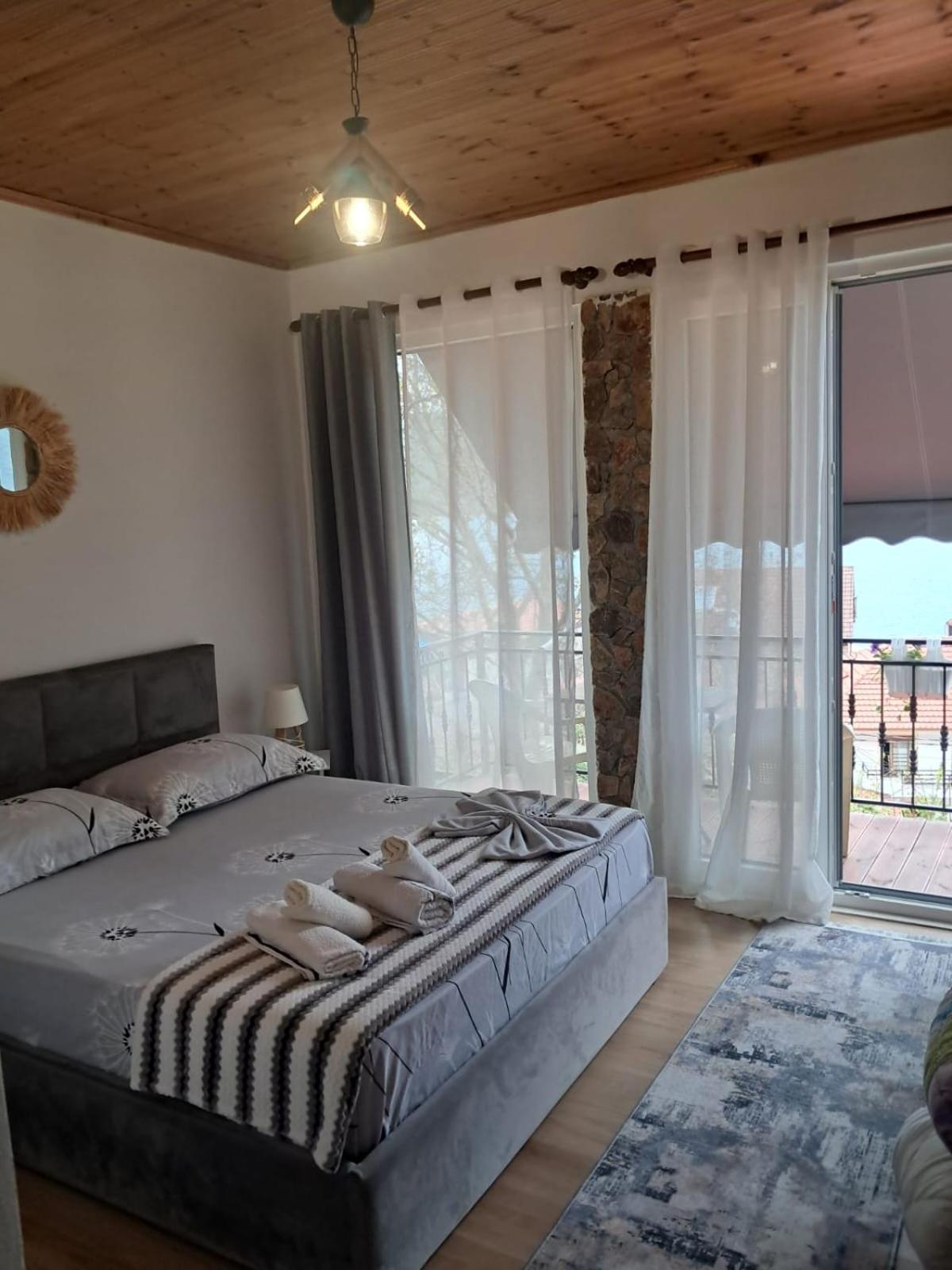 Roleo Guest House Lini Εξωτερικό φωτογραφία